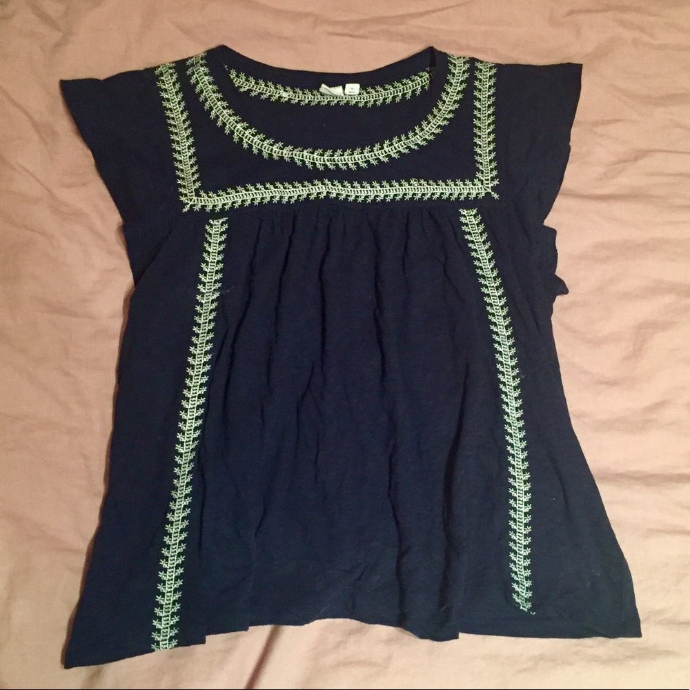GAP Navy blue top with white embroidery